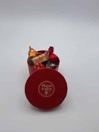 Boite Ronde Rouge 110 g – assortiment nougat de Montélimar et chocolat